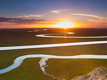 【探索中國自由行】最美北疆～獨庫公路、阿勒泰、禾木村、喀納斯湖、巴音布魯克、天山風光１３天【南方／中國國際、桃園出發】