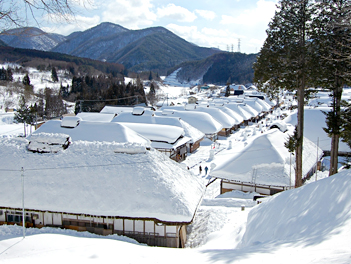 《破盤促銷》【東北歐嗨喲】雪花紛飛~日本東北大正浪漫長井線鐵道秘境雙溫泉五日(銀山溫泉、FLOWER長井線、大內宿、松島灣散策、只見線第一鐵橋、會津若松城、中野不動尊)【福島包機】