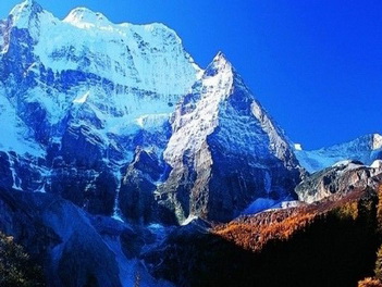【遊遍中國自由行】四姑娘山、丹巴亞拉雪⼭、最後的香格里拉稻城亞丁九日《升等三排椅》（無購物）台中出發