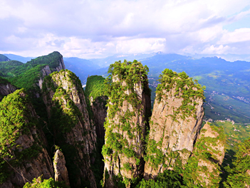 【遊遍中國自由行】湖北絕壁龍洞、恩施大峽谷、地心谷梭布埡石林八天(無購物、無自費)【南方航空、桃園出發】