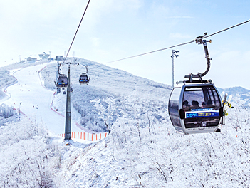 【可依雙城頂級滑雪場清州韓國滑雪去】High1滑雪度假村、纜車遊覽銀白雪景+雲海咖啡廳、花郎台雪花鐵道公園、清溪川夢幻燈節五天（入住A級五星滑雪場１晚+２晚五花酒店）《不走人蔘+保肝》【可依航空、桃園出發】